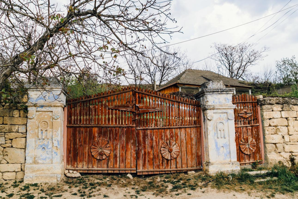 L'architecture vernaculaire portail bois